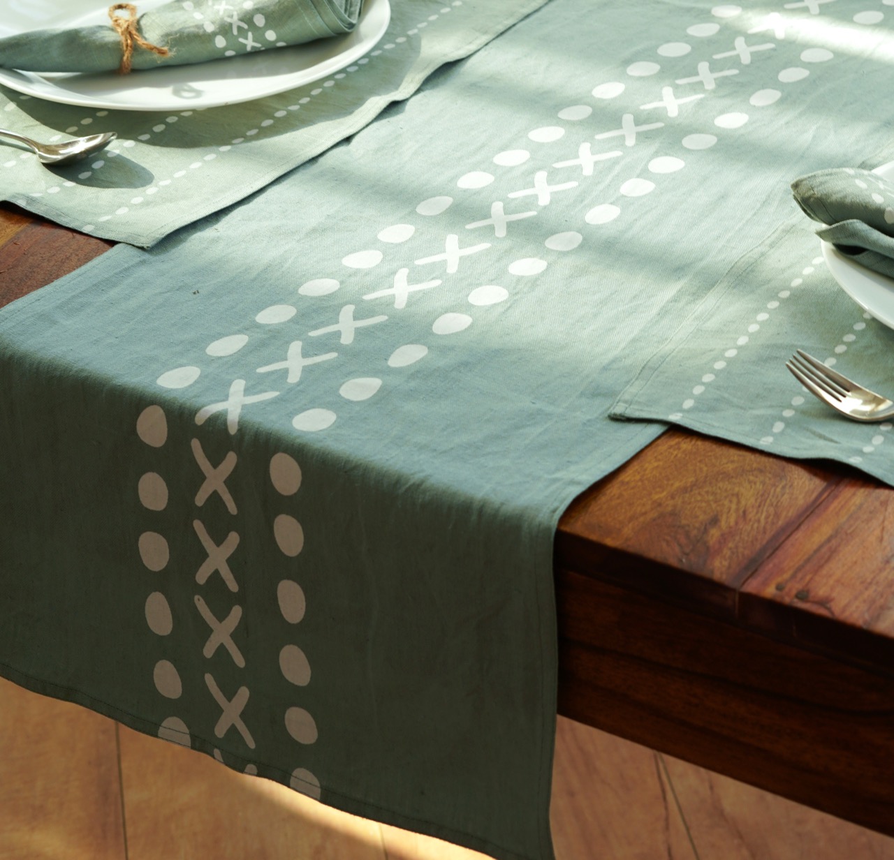 Meethu Table Linen Set 4 Meethu Table Linen Set (1)