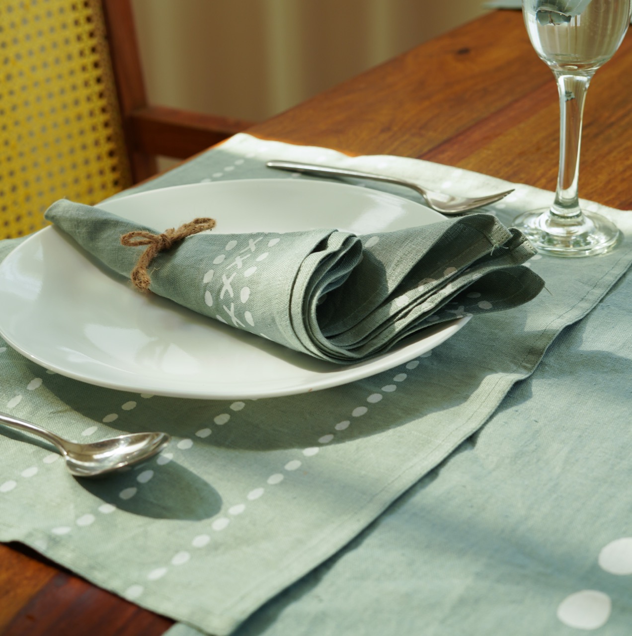 Meethu Table Linen Set 3 Meethu Table Linen Set (4)